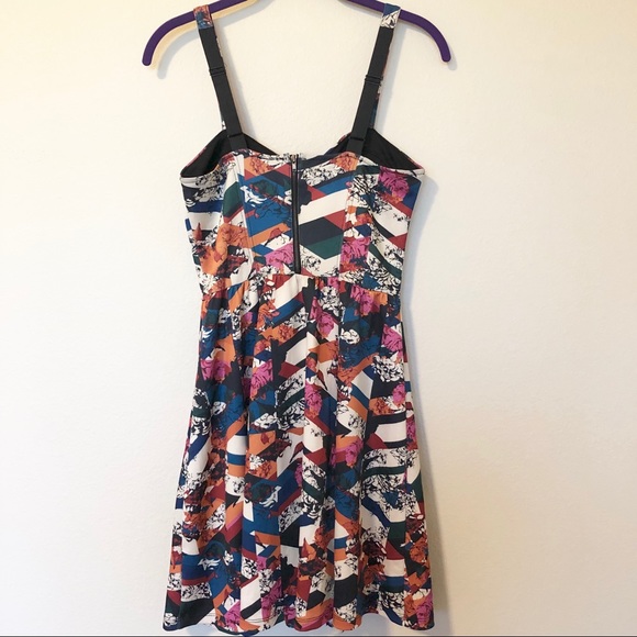 Jessica Simpson Kymball Geometric Floral Dress - Picture 9 of 9